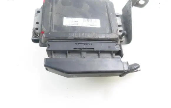 Renault Megane I Engine control unit/module 8200047493 S110130050A 8200044437