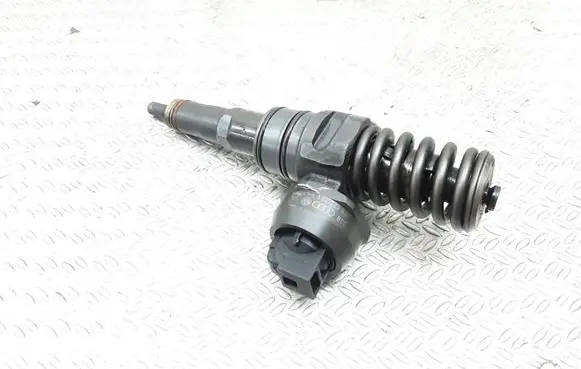 Volkswagen Golf IV Fuel injector 0414720215 038130073AG