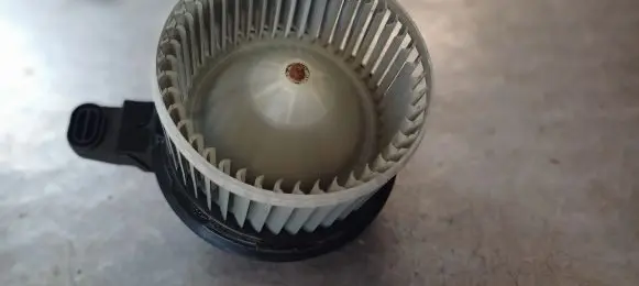 Ford Explorer Heater fan/blower AY2727005720