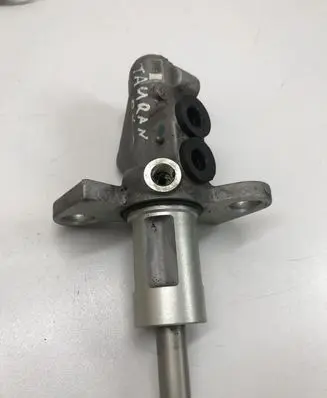 Volkswagen Touran I Master brake cylinder