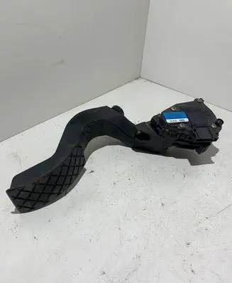 Volkswagen PASSAT B5.5 Accelerator throttle pedal 8D1723523M 6PV00837602