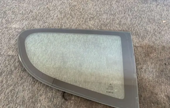 Mitsubishi Colt Rear side window