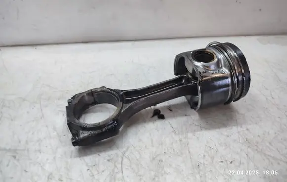 Volkswagen Touareg I Piston with connecting rod