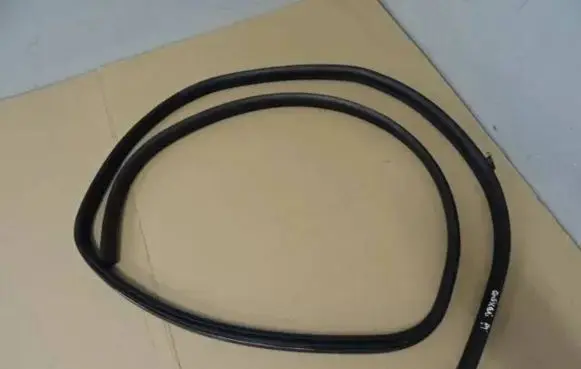 Rear door rubber seal (on body)