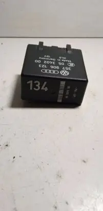 Volkswagen PASSAT B3 Other relay 357906123 05340200