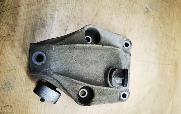 BMW 5 GT F07 Engine mounting bracket 6777623