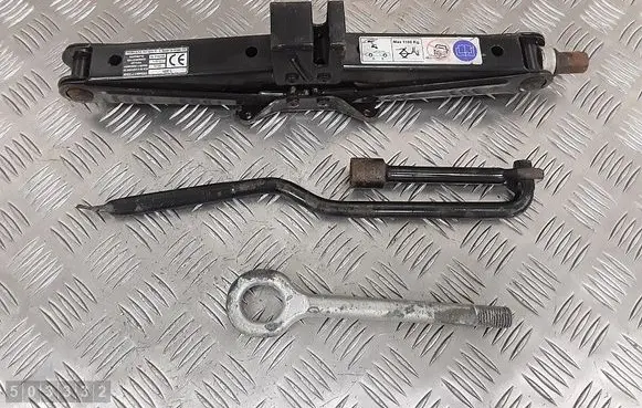 Fiat 500L Tool set 519327560