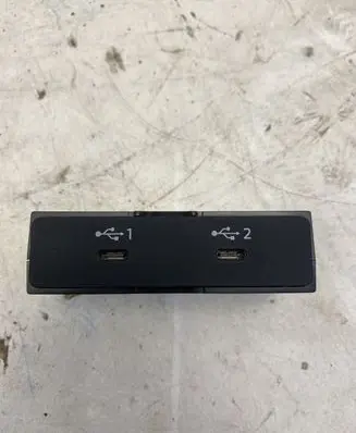 Audi A3 8Y USB socket connector 82A035736A