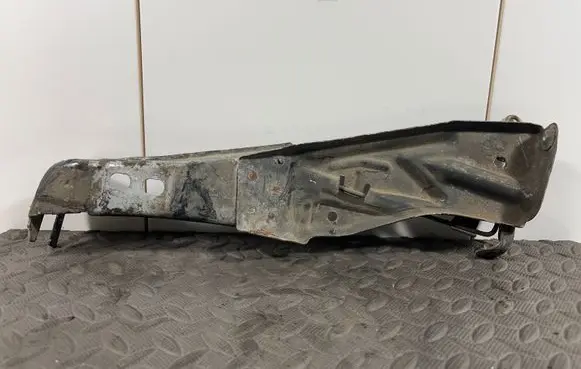 Audi A6 S6 C4 4A Radiator mount bracket 4A0805808