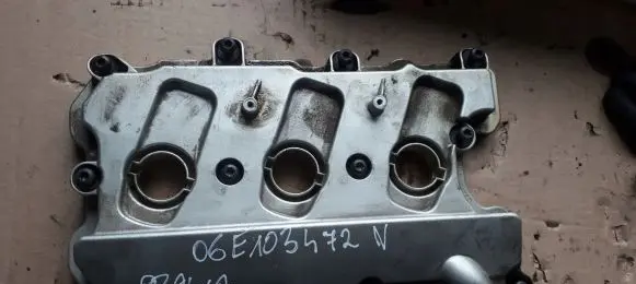 Audi A4 S4 B8 8K Rocker cam cover 06E103472N