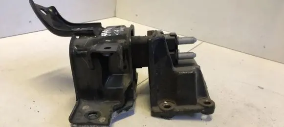 Hyundai i10 Engine mount bracket