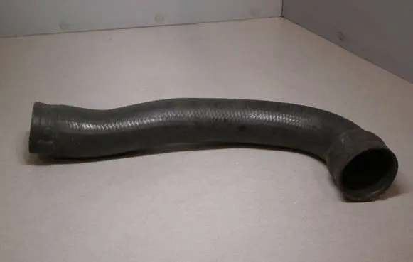Opel Zafira B Intercooler hose/pipe 55557628