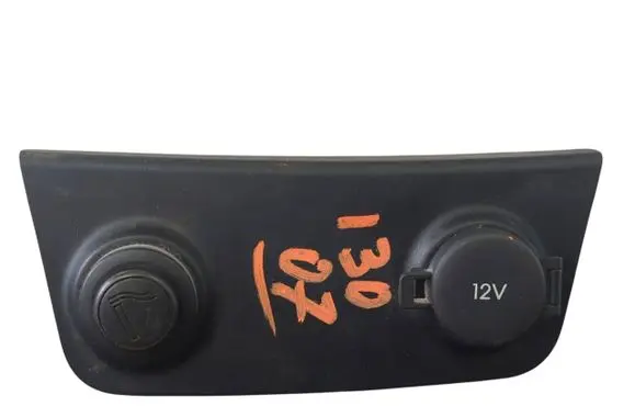 Hyundai i30 Cigarette lighter trim front 