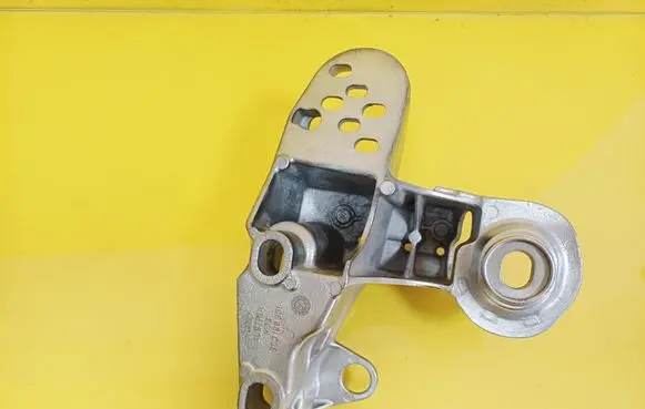 Audi A4 S4 B6 8E 8H Engine mounting bracket 8E0199351
