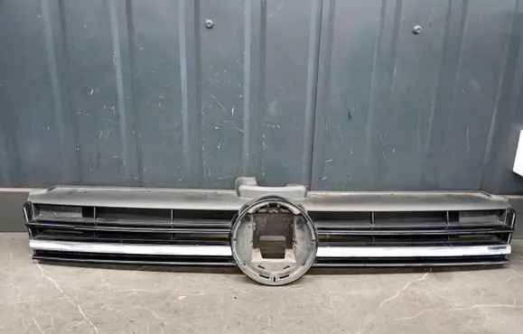 Volkswagen Touran II Front bumper upper radiator grill 5G0853653Q