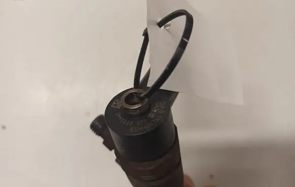 Opel Insignia A Fuel injector 0445110327
