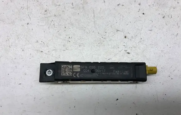 Seat Leon (5F) Aerial antenna amplifier 5F9035225