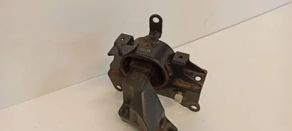 Suzuki Swift III Engine mount vacuum valve 