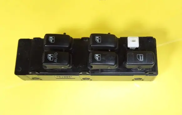 Hyundai Trajet Electric window control switch 621W02250 620W03030