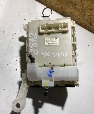 Toyota Auris 150 Fuse module 8273002140A 7A180168 74700210