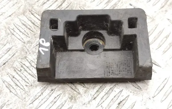 Volkswagen Touareg II Other body part 7L8804123