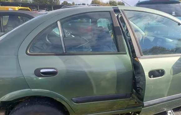 Nissan Almera N16 Rear door