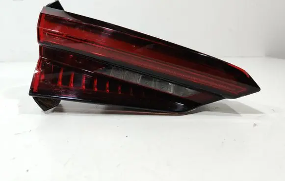 Audi A5 Tailgate rear/tail lights 8w6945093F