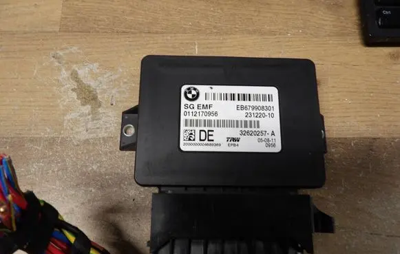 BMW 5 F10 F11 Hand brake control module 6799083 23122010 0112170956