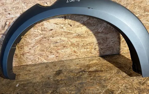 Mitsubishi L200 Rear arch trim MN117443