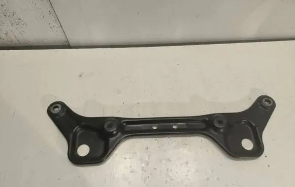 Mercedes-Benz E W212 Steering rack mounting bracket A2046280011