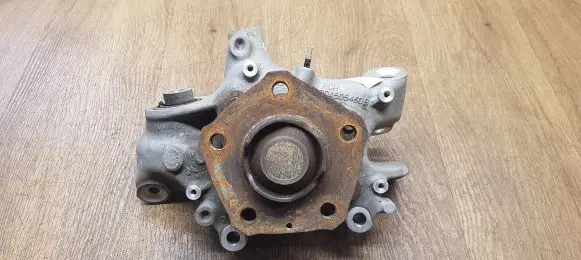 Rear wheel hub