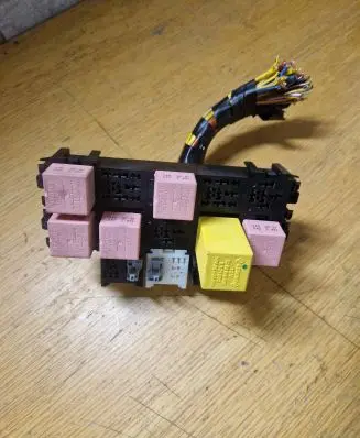 Renault Trafic II (X83) Fuse module