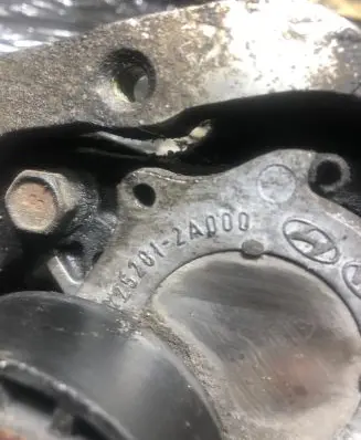 KIA Cerato Generator/alternator belt tensioner 252812A000