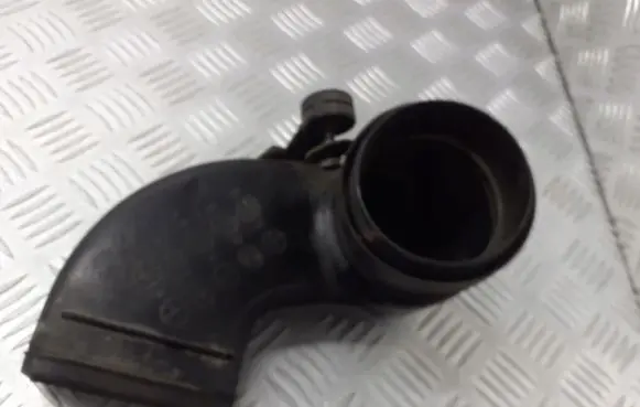 KIA Sportage Air intake hose/pipe 28210-2E000