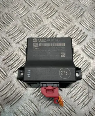 Audi A5 8T 8F Gateway control module 8R0907468L