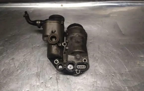 Volvo XC70 Oil filter mounting bracket 30677920