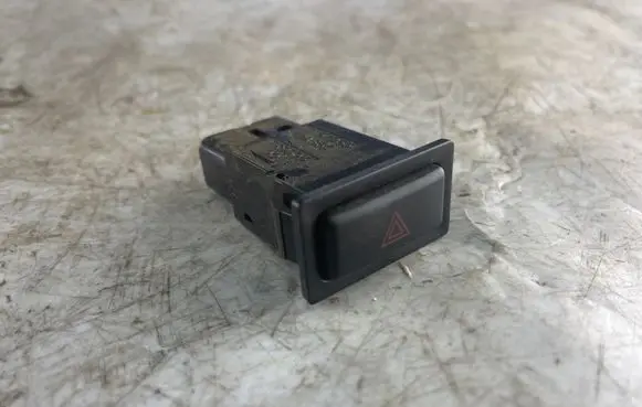 Toyota Land Cruiser (HDJ90) Hazard light switch 157963