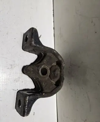 Engine mount bracket