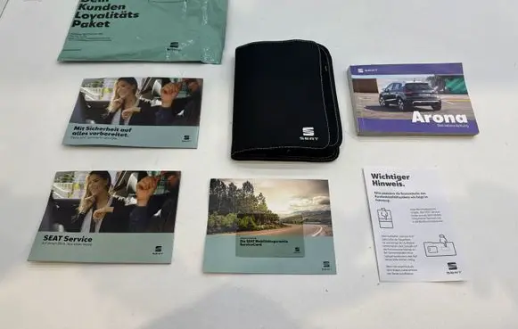 Seat Arona Owners service history hand book 