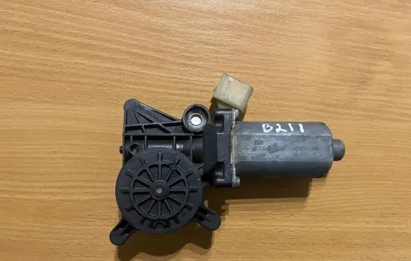 Mercedes-Benz A W168 Front door electric window regulator 0130821708 B211