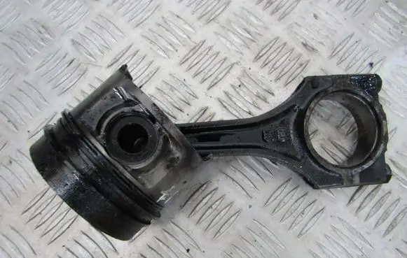 Opel Astra F Piston with connecting rod