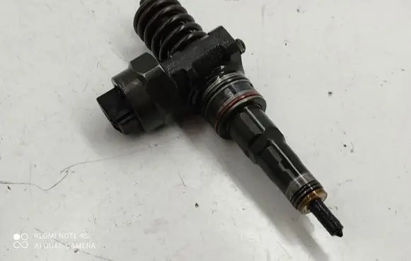 Volkswagen Golf IV Fuel injector 038130073F 0414720007