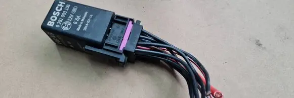 Audi A7 S7 4G Glow plug pre-heat relay 0281003106