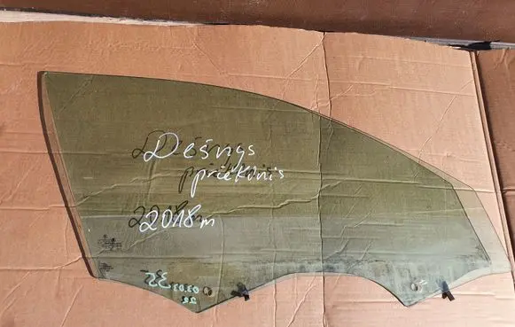 Skoda Superb B8 (3V) Front door window glass four-door 3V0845202