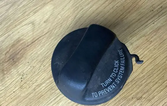 Volvo V70 Fuel tank filler cap 9470016