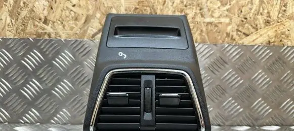 Rear air vent grill