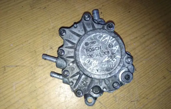 Skoda Octavia Mk2 (1Z) Vacuum pump 03G145209