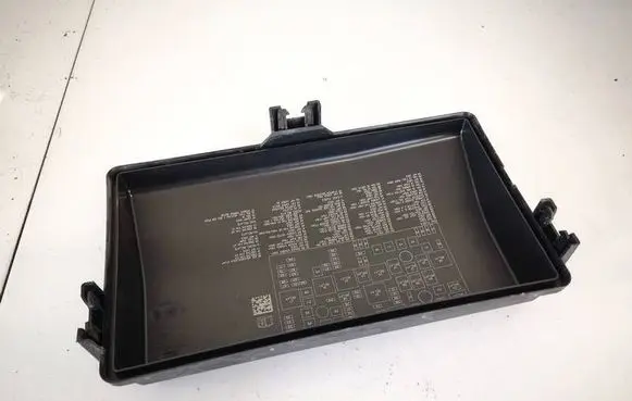 Chevrolet Cruze Fuse box cover 812461952