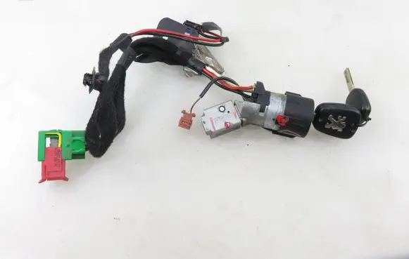 Peugeot 307 Ignition lock 36353100 9632897680