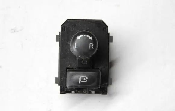 Nissan X-Trail T31 Tailgate/trunk/boot open switch M9RC830